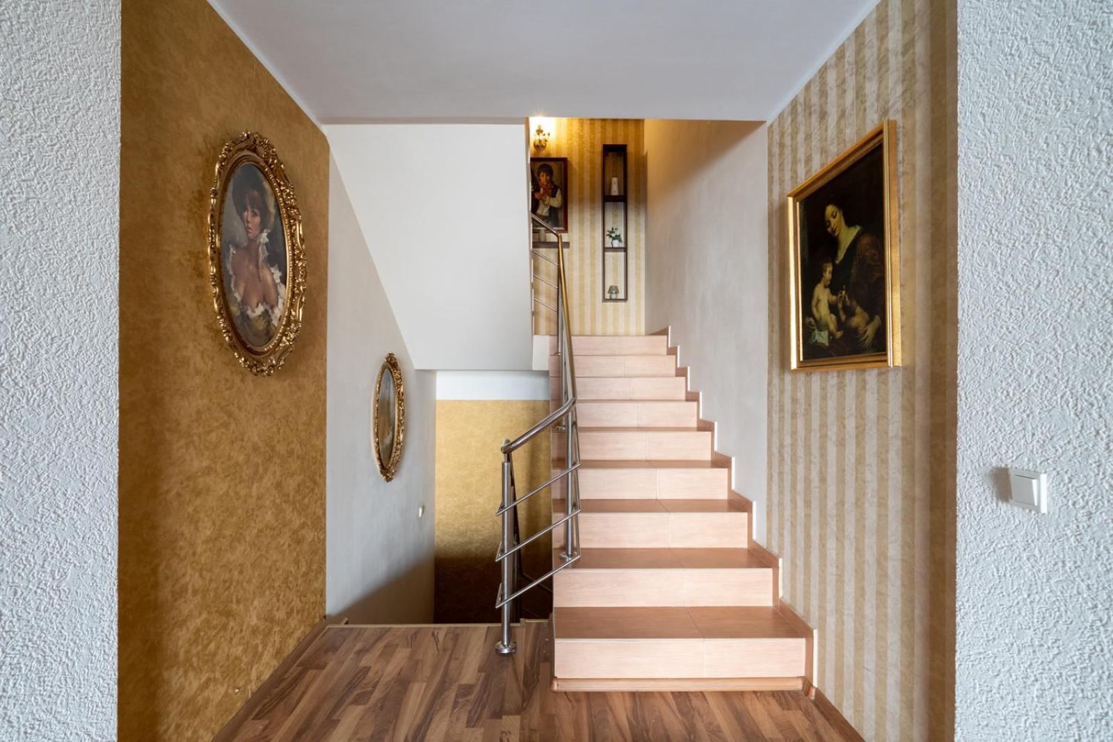 Farawayhomes Aparthotel Near Vienna Airport - Anytime Self Check-In Bruck an der Leitha Eksteriør bilde