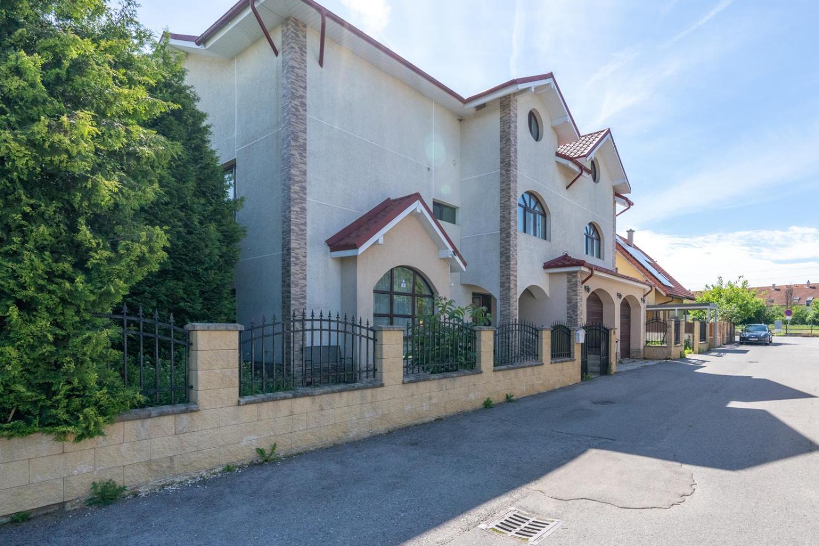 Farawayhomes Aparthotel Near Vienna Airport - Anytime Self Check-In Bruck an der Leitha Eksteriør bilde