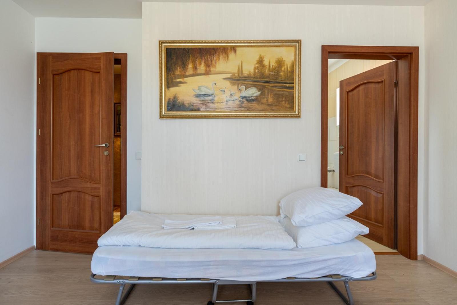 Farawayhomes Aparthotel Near Vienna Airport - Anytime Self Check-In Bruck an der Leitha Eksteriør bilde